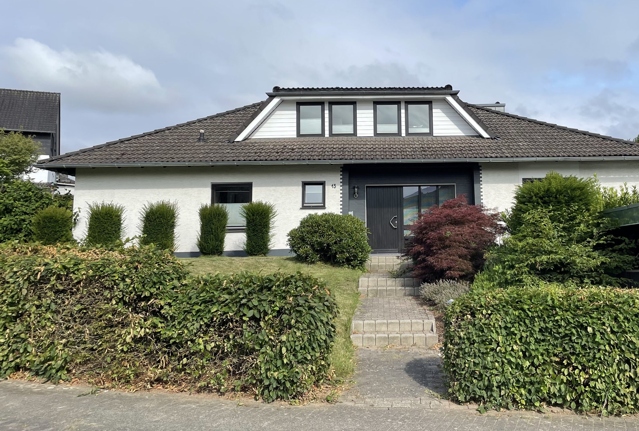 Frontansicht von der Straße